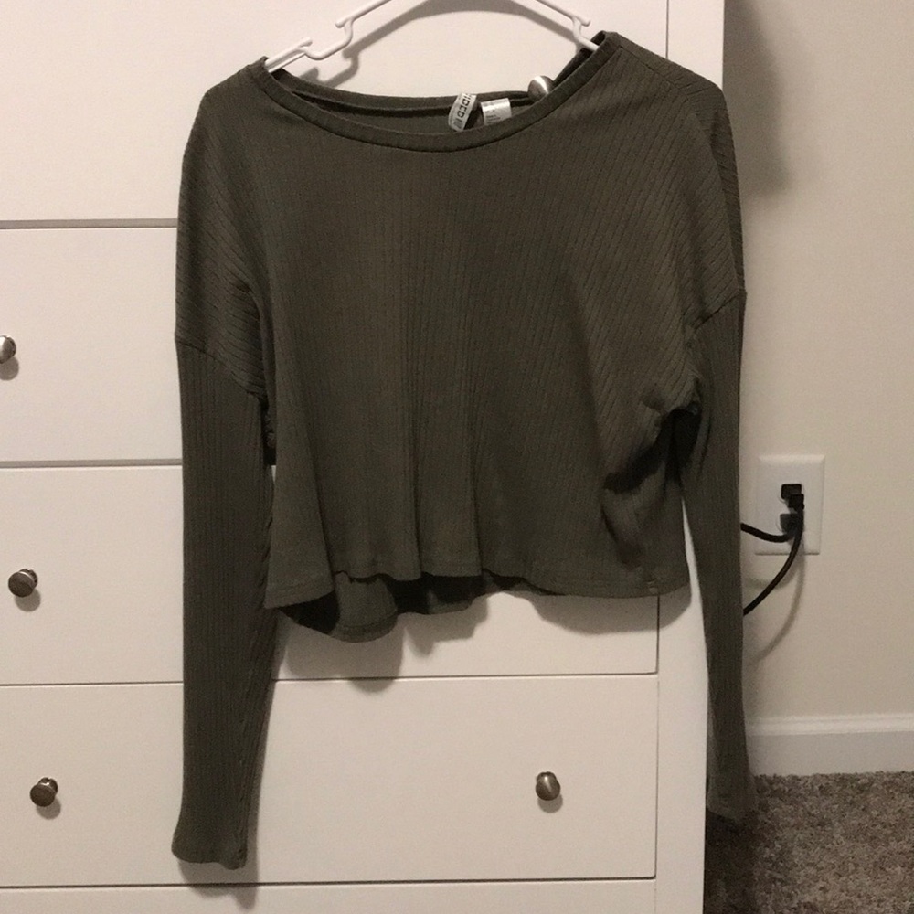 green long sleeve crop top